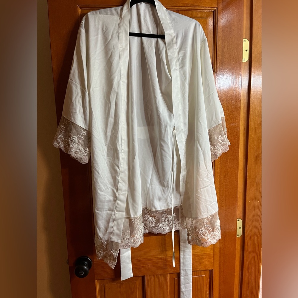 Flora Nikooz Rosa Kimono - BHLDN Anthropologie Weddings. - Picture 2 of 4